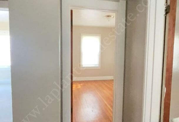 3 beds, 1 bath, $1,300