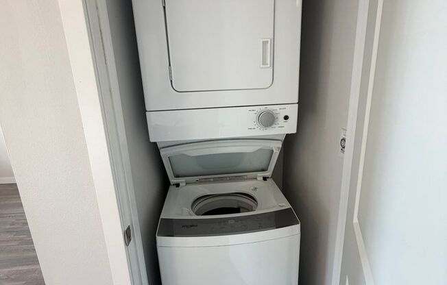 Studio, 1 bath, 501 sqft, $1,600, Unit Market Unit - Studio Apartment