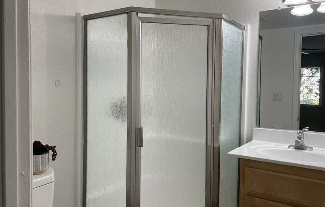 2 beds, 2 baths, 912 sqft, $2,795, Unit 0094