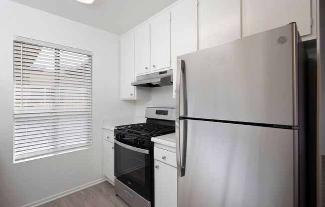 1 bed, 1 bath, 560 sqft, $1,725, Unit 10
