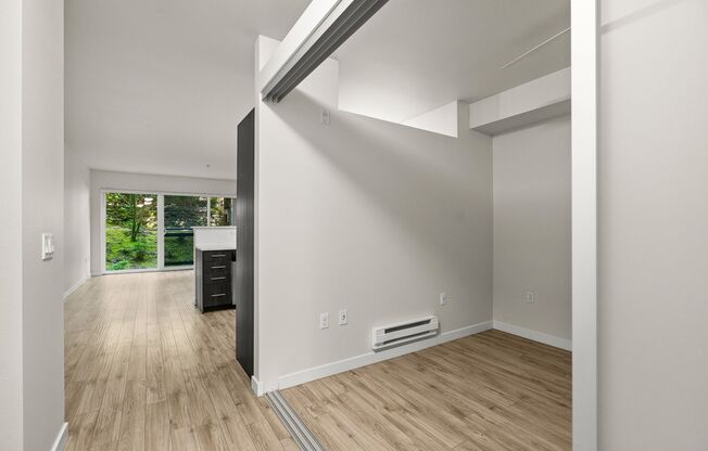1 bed, 1 bath, 809 sqft, $2,025, Unit 109