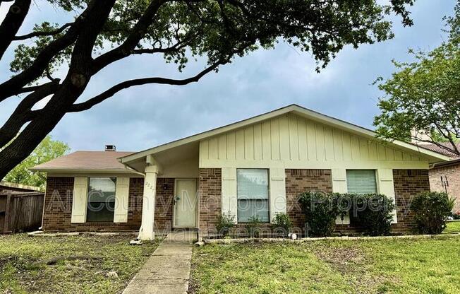 2227 CROCKETT DR