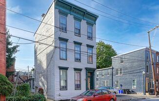 127 Herr St