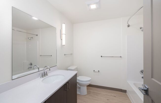 3 beds, 2 baths, $2,800, Unit Unit B303