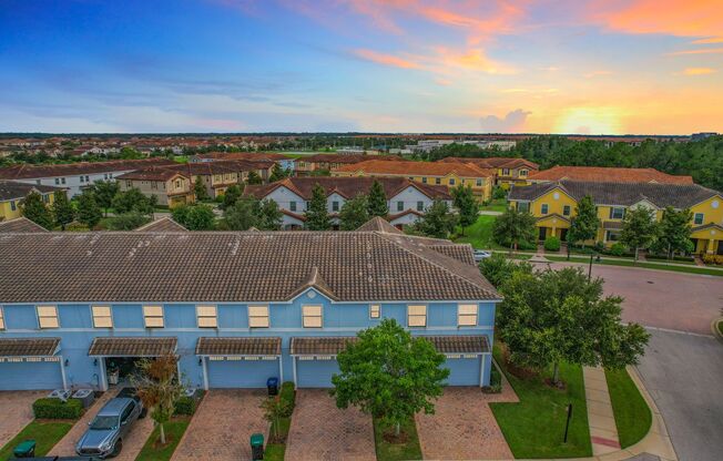 Wonderfull 2 bedroom, 2.5 bath Townhome in South Orlando! WASHER & DRYER INCLUDED!