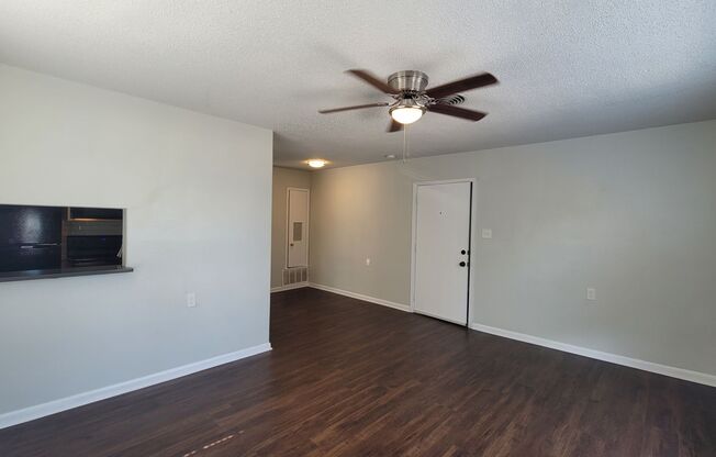 1 bed, 1 bath, 700 sqft, $875, Unit 207