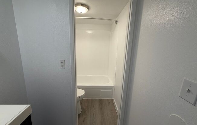 Studio, 1 bath, 400 sqft, $1,125, Unit 106