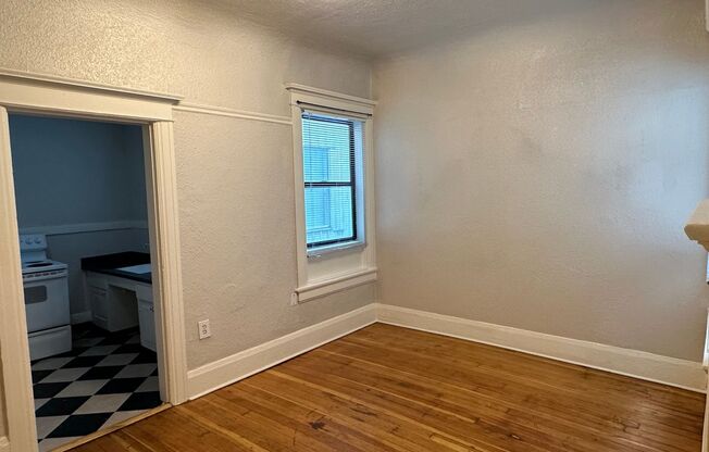 1 bed, 1 bath, 450 sqft, $1,050, Unit 201