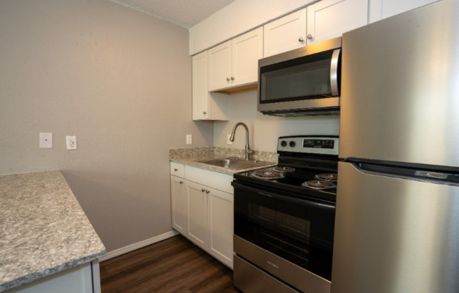 1 bed, 1 bath, 587 sqft, $835, Unit 9