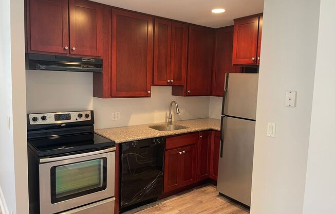 1 bed, 1 bath, 522 sqft, $1,200, Unit 706