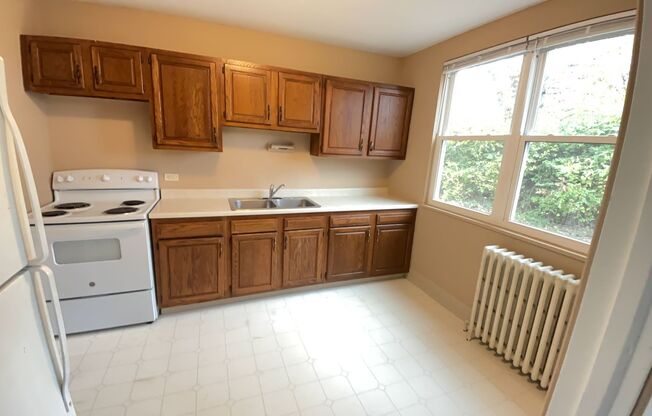 2 beds, 1 bath, $895, Unit Unit 32