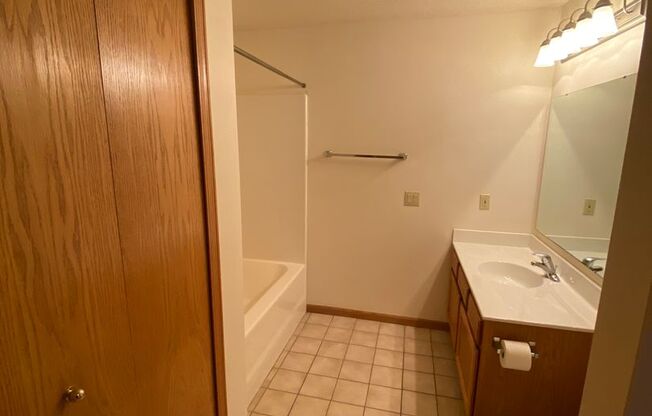 1 bed, 1 bath, 795 sqft, $1,575, Unit 2898-201