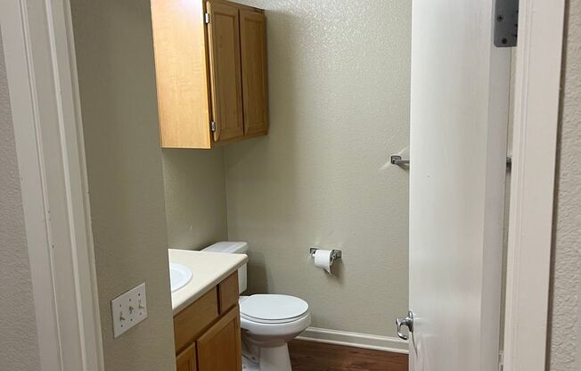 2 beds, 1 bath, 848 sqft, $1,900, Unit 1703