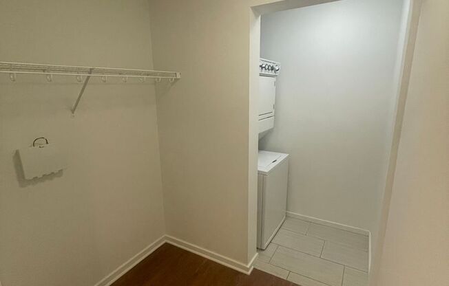 1 bed, 1 bath, 712 sqft, $1,205, Unit 414