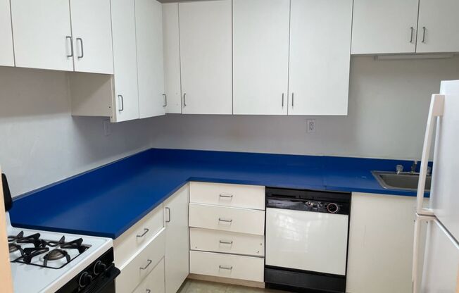 1 bed, 1 bath, 708 sqft, $1,340, Unit King Edward Annex 36