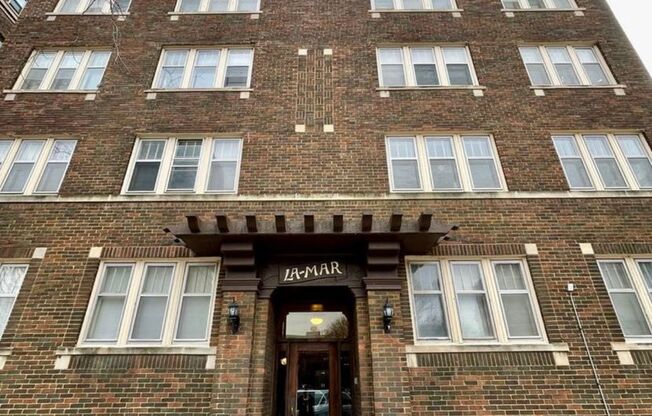903 E Kilbourn Ave