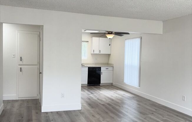 2 beds, 1 bath, 900 sqft, $1,625, Unit 34