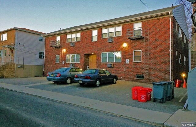239 CRES LN