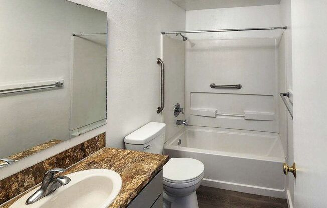 2 beds, 1 bath, 749 sqft, $1,175, Unit 231-10