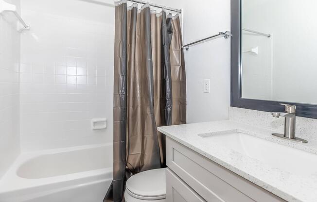 2 beds, 1 bath, 852 sqft, $1,349