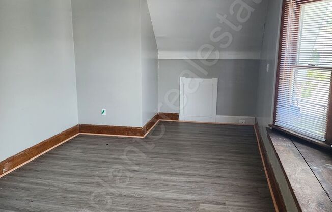 3 beds, 1 bath, $1,250