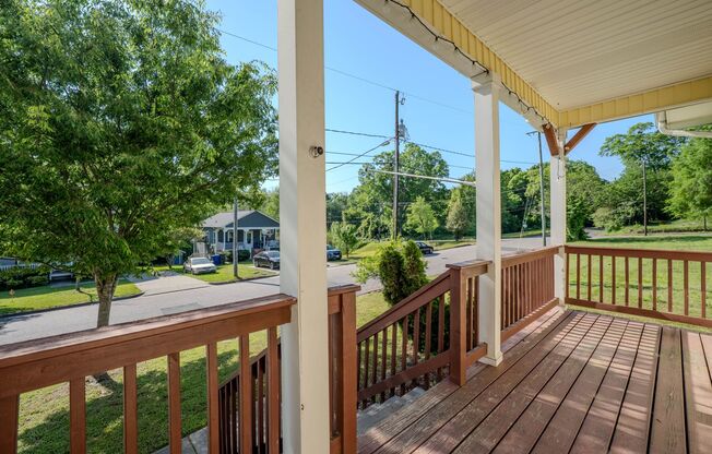 Close to downtown 3 bed/2 bath with fantastic kitchen and front porch!