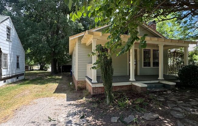 Cute Bungalow Near NC State Fairgrounds - Pet Friendly!