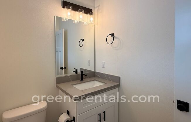 3BR/2.5BA Olympia Townhome