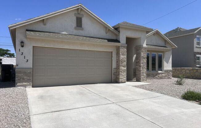 Stunning 3 bedroom, 3 bathroom home located in Canutillo