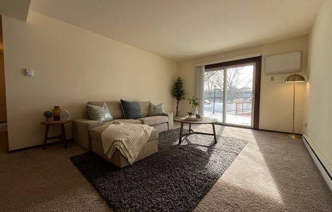 2 beds, 1 bath, 965 sqft, $1,625, Unit 7749CD