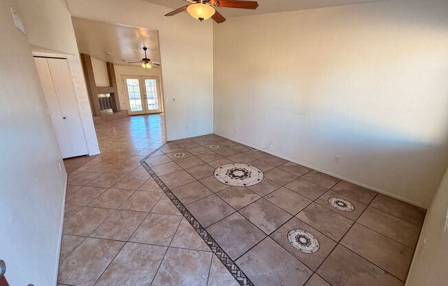 ⭐ Spacious 3-Bedroom 2-Bathroom Chandler Home with Vaulted Ceilings and Large Yard
