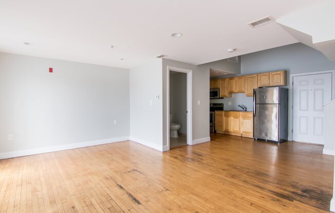 2 beds, 1.5 baths, 775 sqft, $2,200, Unit 212