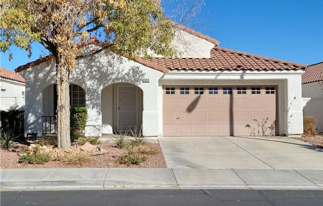 GREEN VALLEY RANCH BEAUTY LOCATED IN GATED COMMUNITY!!