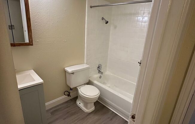 2 beds, 2 baths, 923 sqft, $1,099, Unit 205