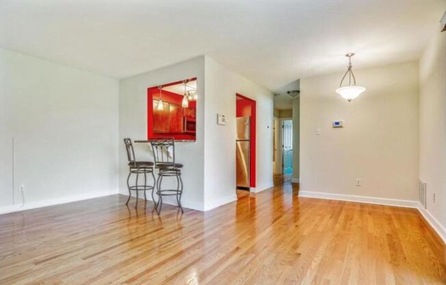 Lovely 2 BR/1 BA Condo in Benning Ridge!