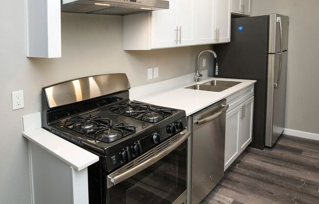 3 beds, 2 baths, $1,650, Unit 3/2