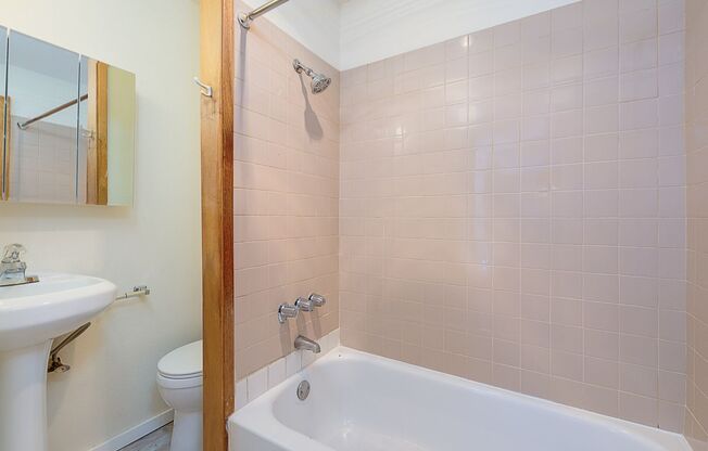 Studio, 1 bath, 400 sqft, $1,150, Unit C12