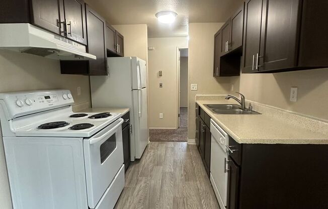 2 beds, 1 bath, 838 sqft, $1,595, Unit 8112-C