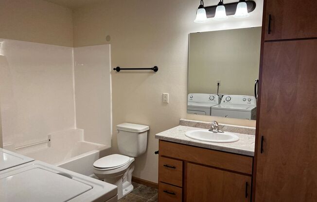 1 bed, 1 bath, 582 sqft, $990, Unit 21