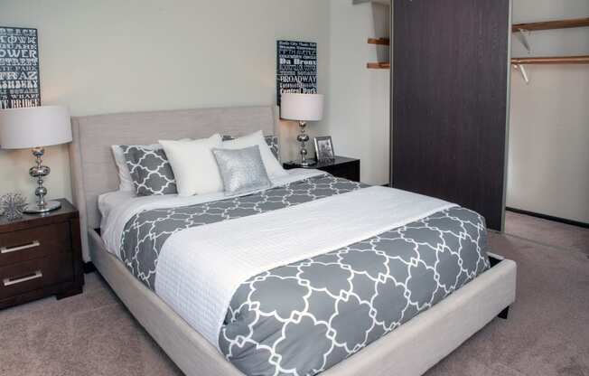 Large bedroom with walk-in closet at 600 10th Ave apartments in Minneapolis, MN