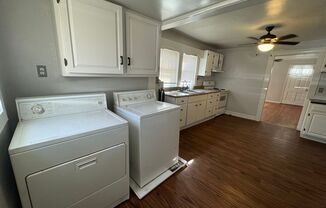 2 beds, 1 bath, $1,100