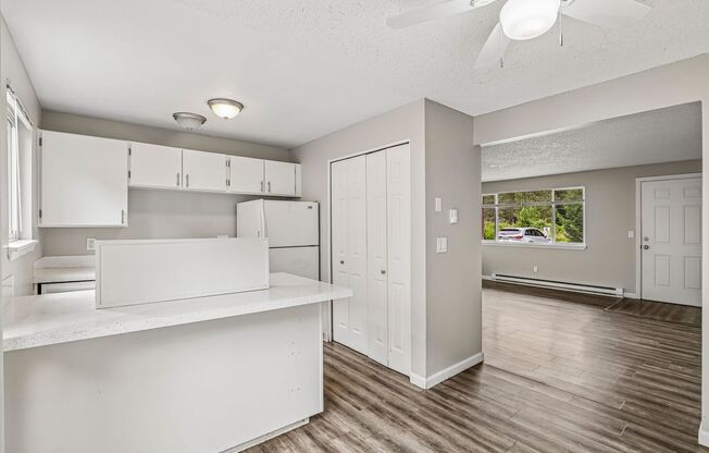 2 beds, 1 bath, 800 sqft, $1,295, Unit 431-01-17