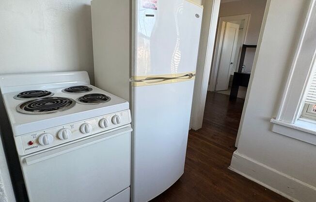 Studio, 1 bath, $950, Unit 325 Alexander St. - #25