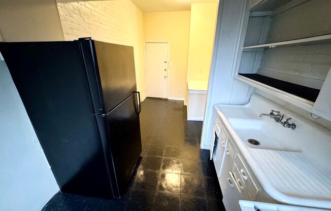 Studio, 1 bath, $1,050, Unit #4