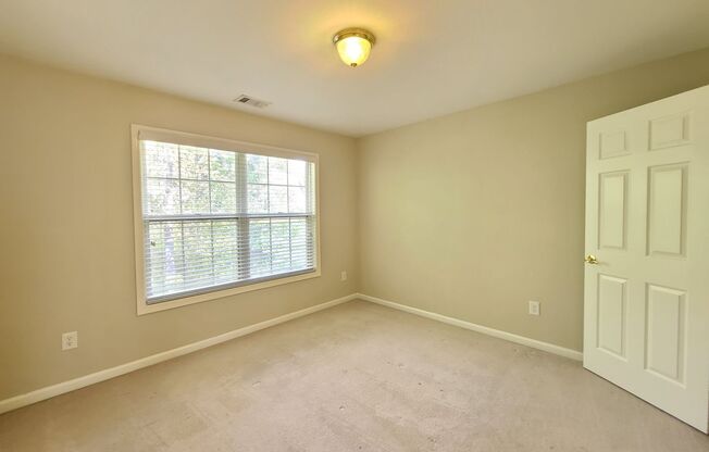 5 beds, 3 baths, $2,695