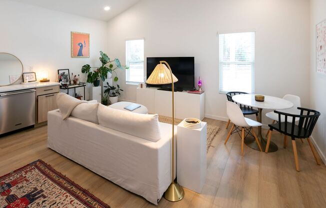 1 bed, 1 bath, 880 sqft, $1,875, Unit Cottage #501