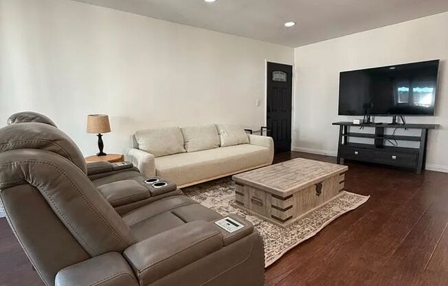 Furnished Top-Floor West LA Townhome Near Sawtelle and UCLA