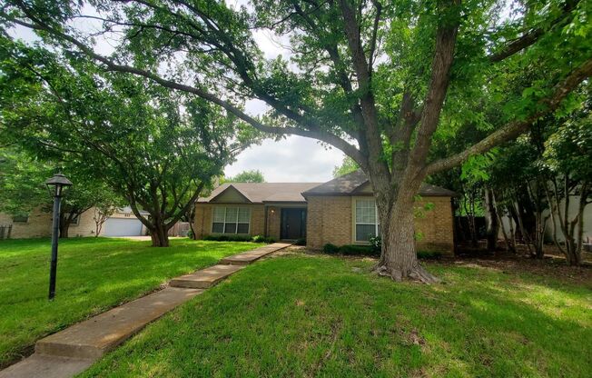 Great home close to high school!  Desoto ISD