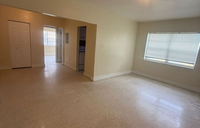 2 beds, 1 bath, $2,000, Unit 2130-5