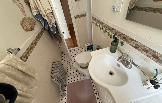 3 beds, 1 bath, 960 sqft, $3,100, Unit 8